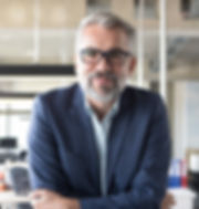 Kaufmann mit Brille
