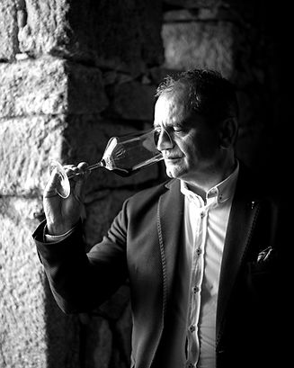 siete peldaños, pascual fernadez, bodega siete peldaños, bodega pascual fernandez, bodegas en fermoselle, parque natural de los arribes del duero, ribera del duero, arribes del duero, fermoselle, villa del vino, el mejor vino del duero, bodegas, vino tinto, vino blanco, bruñal, garnacha, godello, doña blanca, malvasia, tempranillo, premios vindouro, josé luis pascual, duero douro, puesta en cruz
