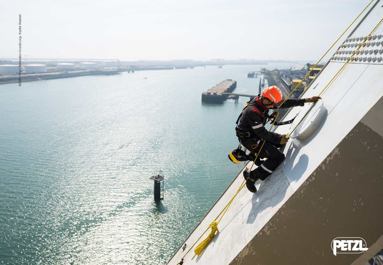 Rope access maintenance operations on harbor cranes - France - Rope Access Solutions - Use