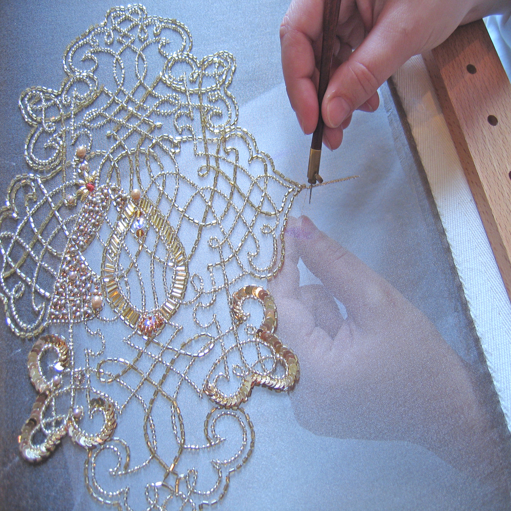 Мини-платье в сеточку с вышитой аппликацией  купить со скидкой в секс шопе  Женское белье, одежда  Платья