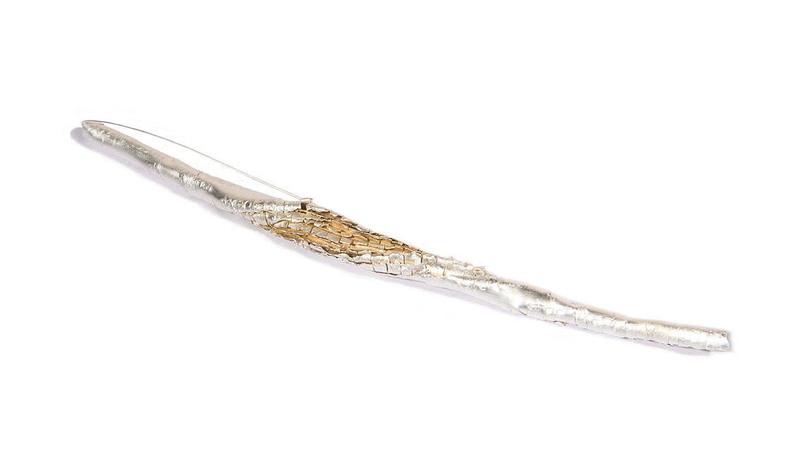 Annie Huang - Sense of Belonging 2015 - brooch - metal, silver and gold plated with engraved words 