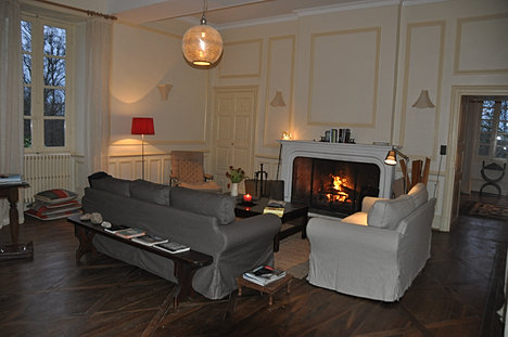 Chassenat, een eeuwenoud frans herenhuis of chartreuse Wood woonkamer openhaard stoves