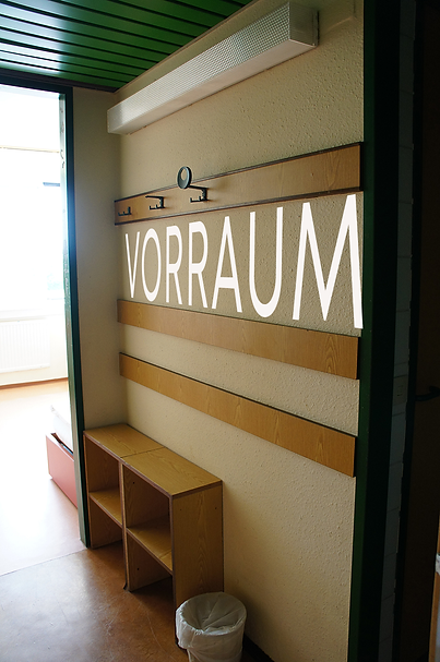 Vorraum_rechts_Schrift.png