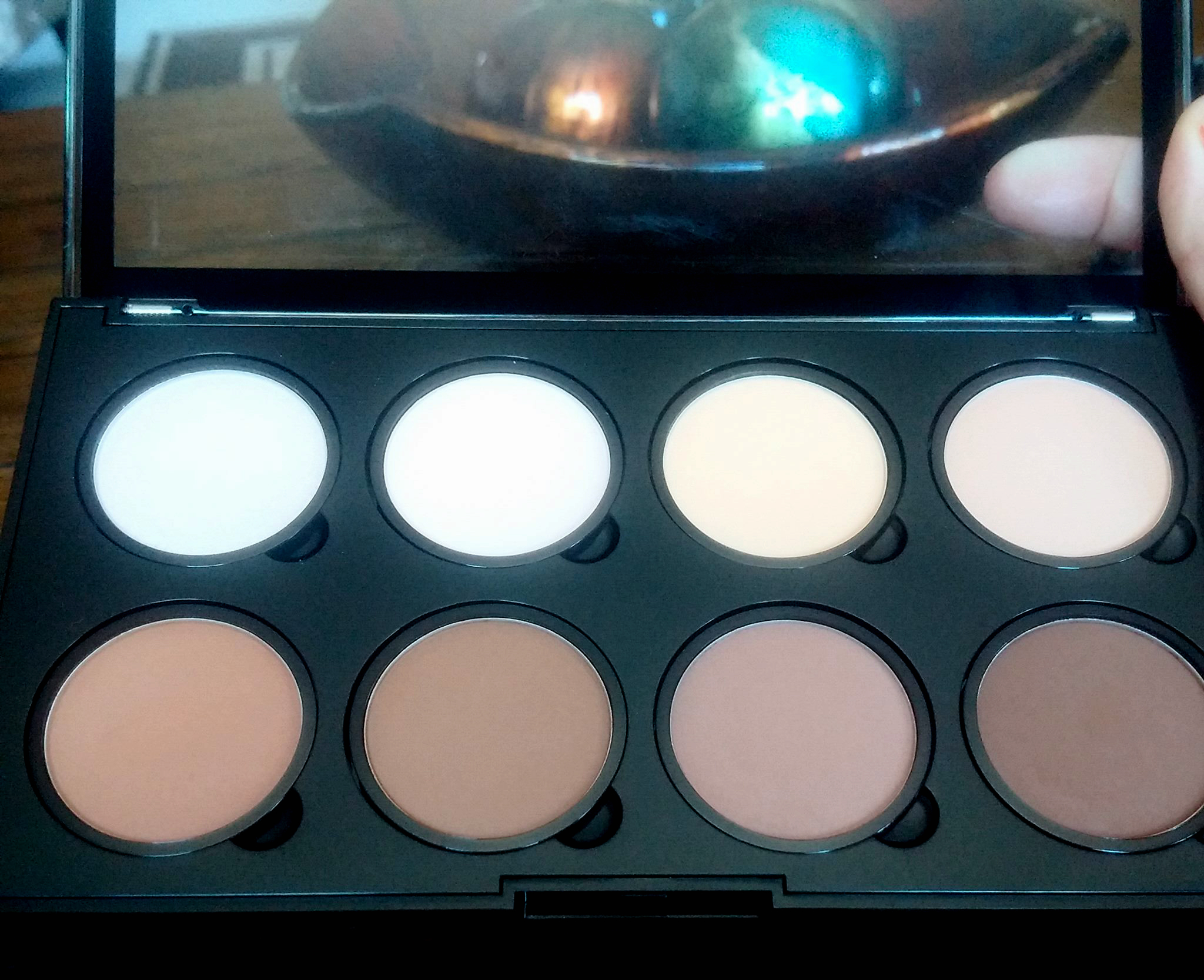 contouring a round face