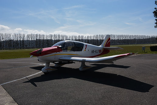 HB-KLT vue profile avant gauche.jpg