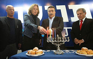 הדלקת נרות חנוכה