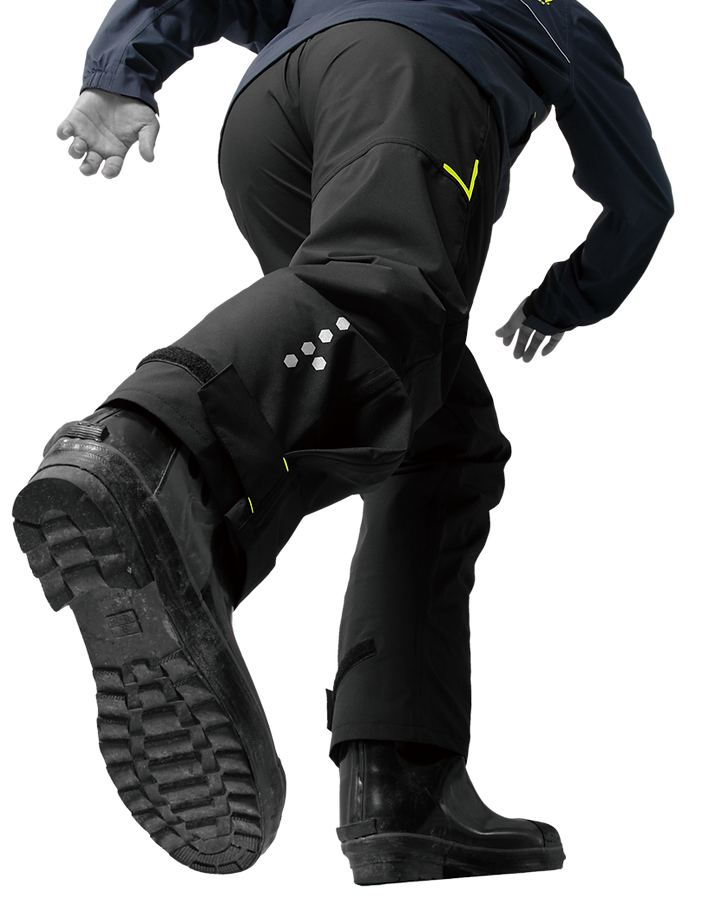 AS925_LIGHT_VIZ_RAINPANTS_イメージ_BK_DSC31