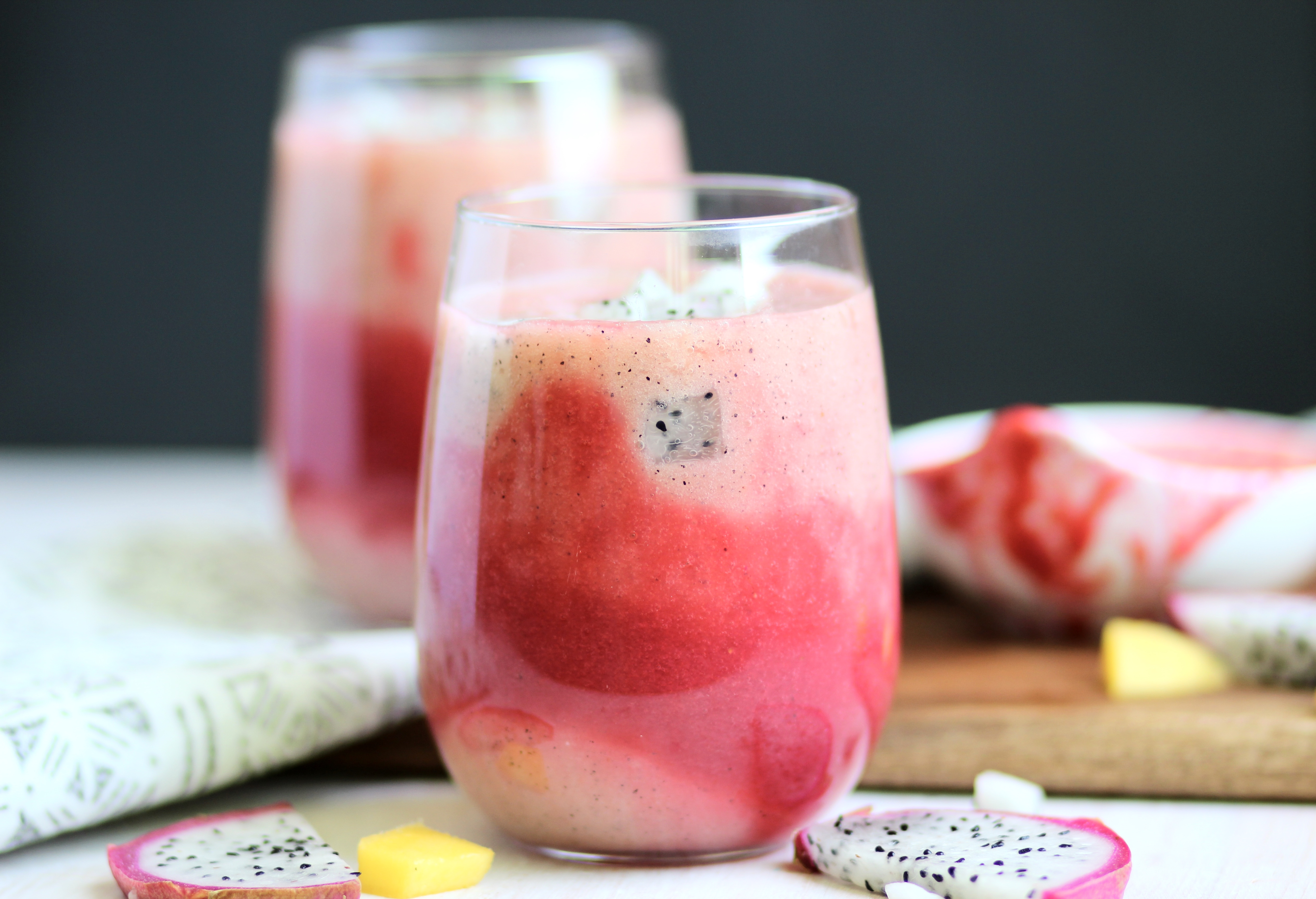 Mango Dragon Fruit Smoothie (Starbucks Copycat) Mango Dragon Fruit Smoothie (Starbucks Copycat)