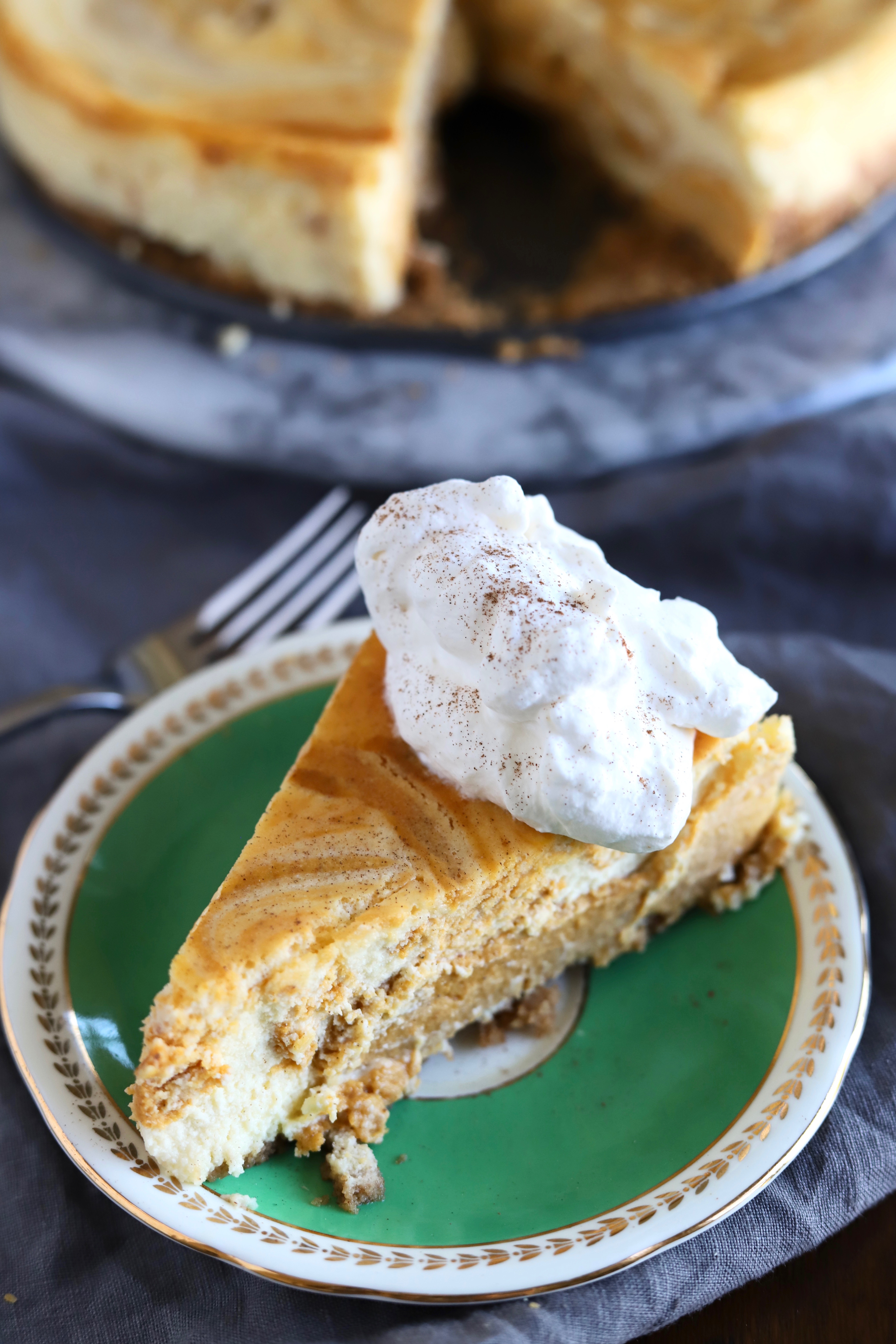 Pumpkin Cheesecake + Friendsgiving Fun Pumpkin Cheesecake + Friendsgiving Fun