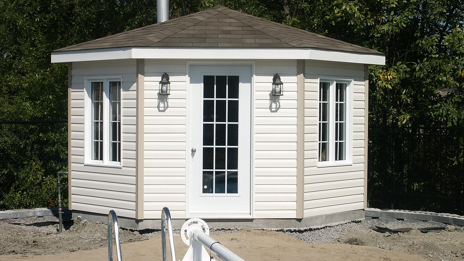 Installation porte de cabanon