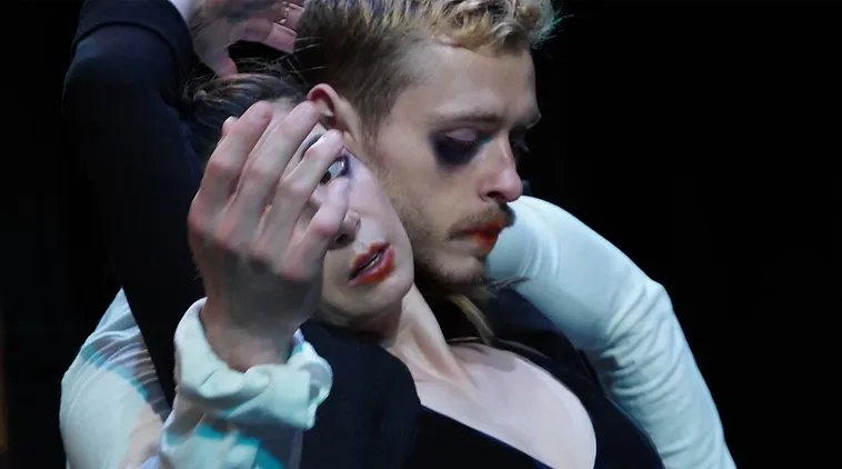 Hourglass photo Theo Bell.jpg