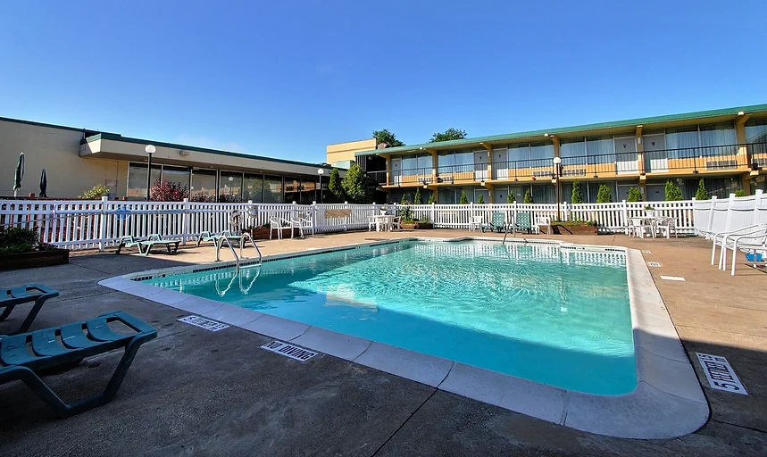 Quality Inn Of Rome Ny Hotels Lodging In Rome Ny Hotels Pool At Quality Inn