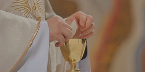 web3-priest-host-bless-communion-euchari