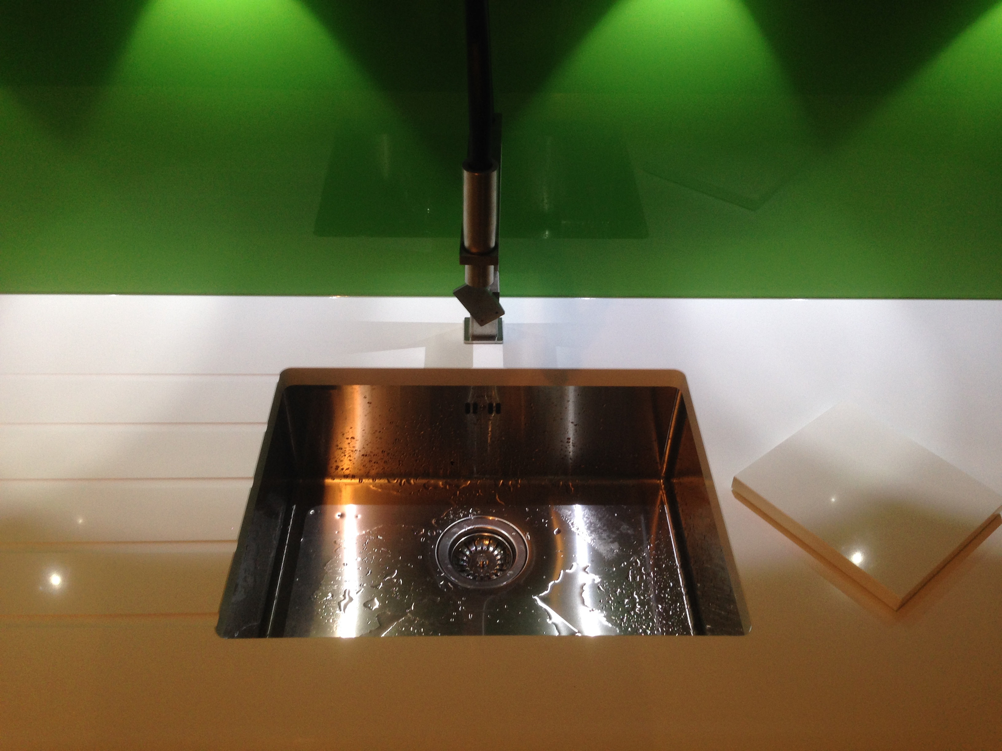 984ec5_7c6ed65b64514d0fa1e3b3c7e34d090b