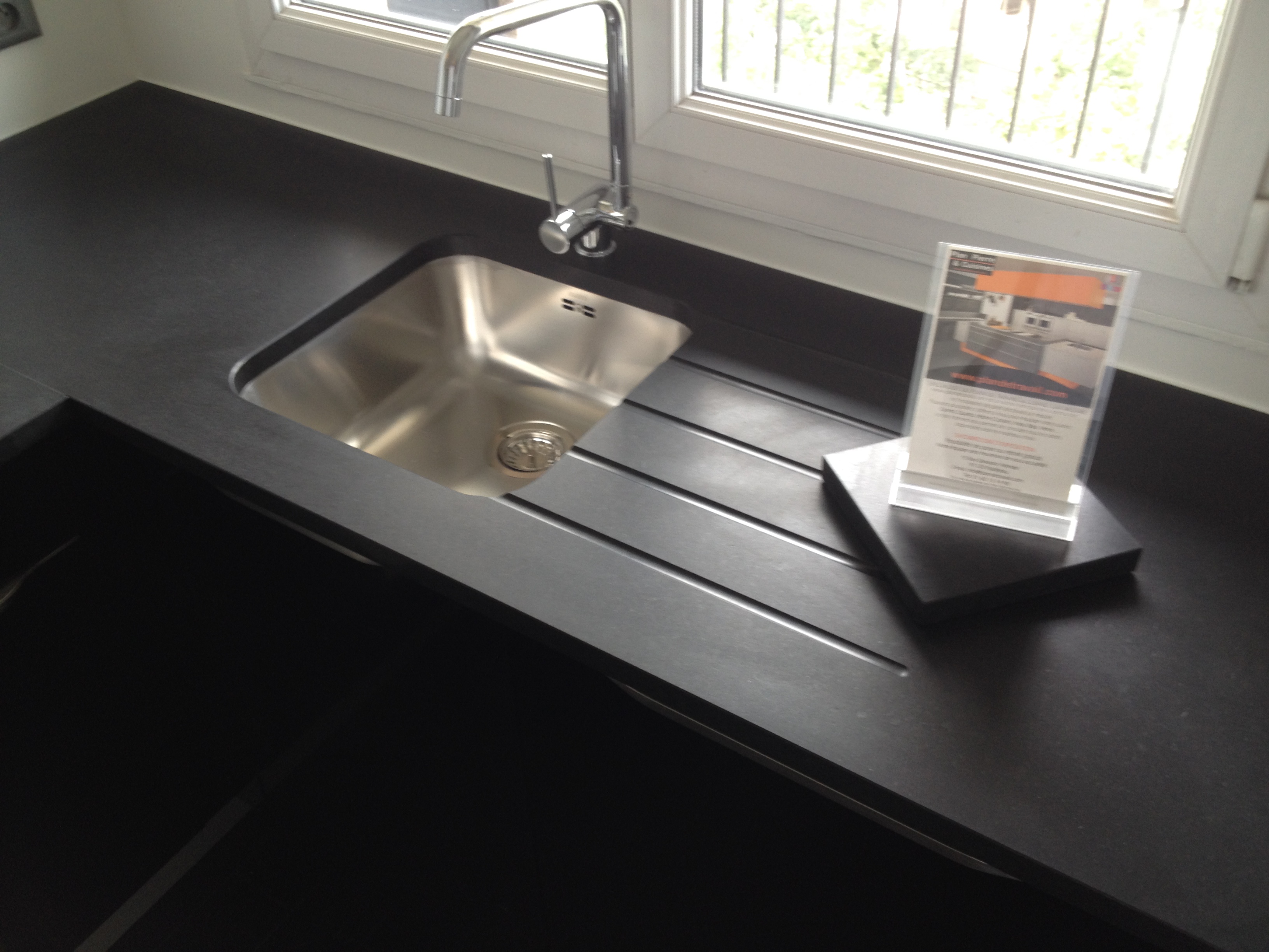 Table en mabre Paris Essonne plan de travail en pierre noir Table en mabre Paris Essonne plan de travail en pierre noir
