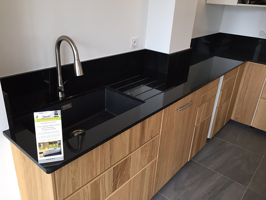 Plan de travail, table sur mesure Salle de bain effet marbre noir