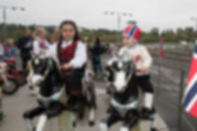 17. mai, hester, tivoli, sukkerspinn, familie, fest, mat, drikke, bærum