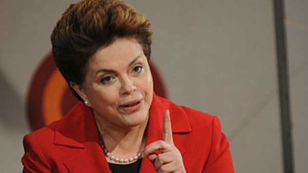 Resultado de imagem para foto de dilma discursando