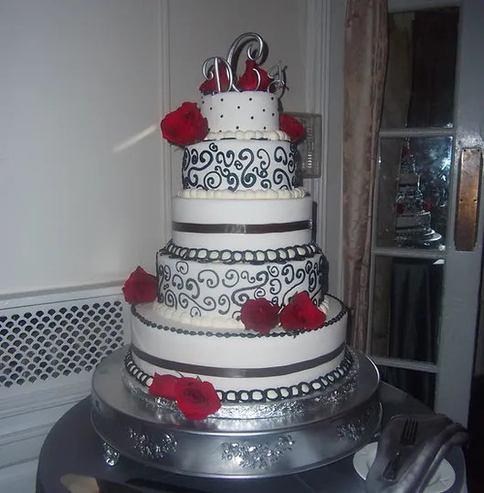 wedding cakes and custom cakes