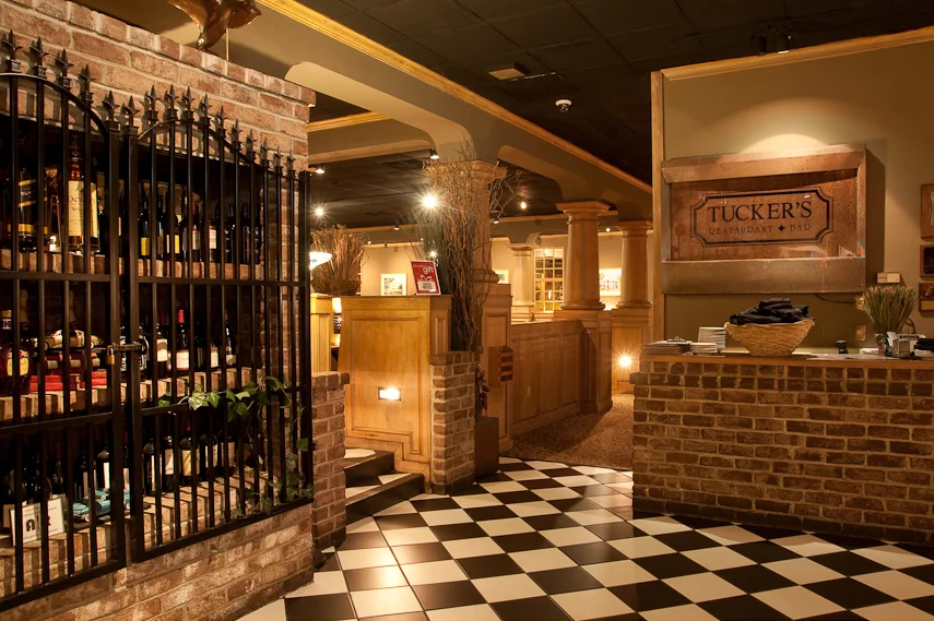 Tuckersrestaurant 1 6