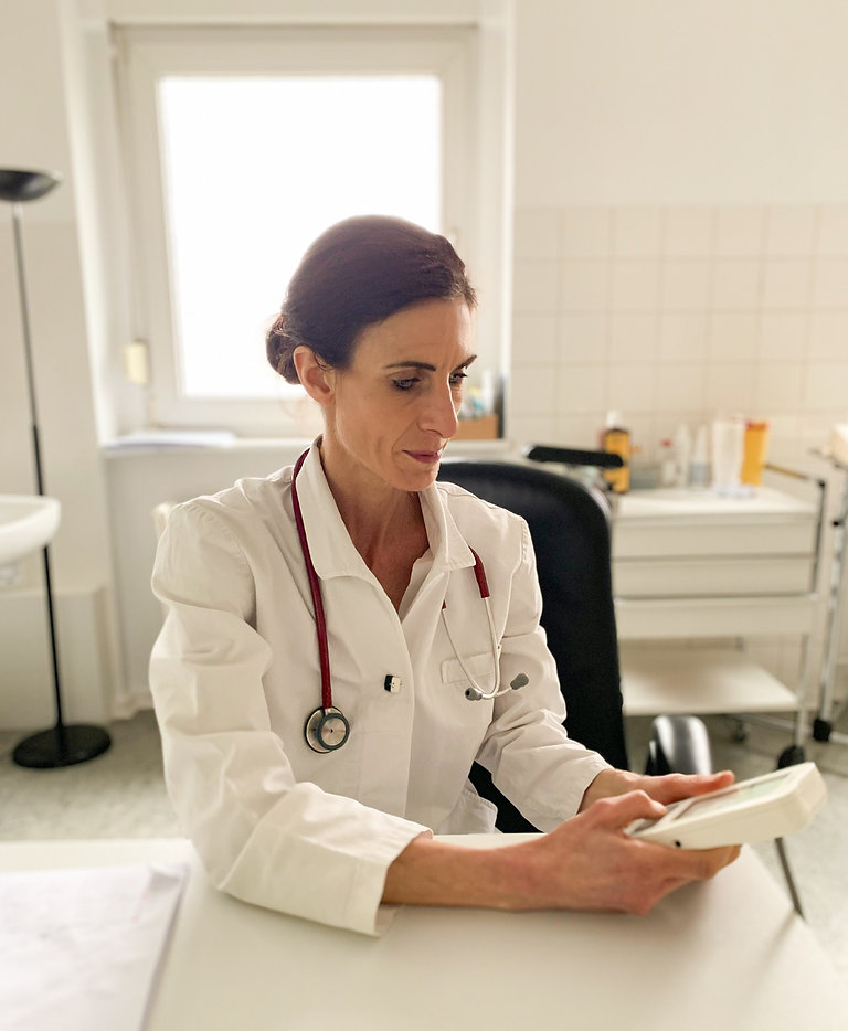 Dr. Judith Knöchel, Hausärztin und Allge