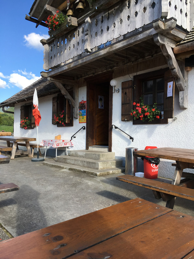 Buvette d'alpage, Chez Boudji 1636 Broc dans Au top aadaaf_1eb3d3b08ed04ee3815d95217f84db62~mv2_d_3024_4032_s_4_2