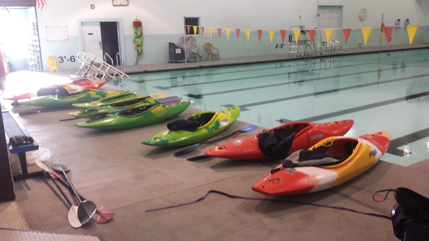 BEND KAYAK POOL CLASSES / ROLL LESSONS IN BEND, OREGON