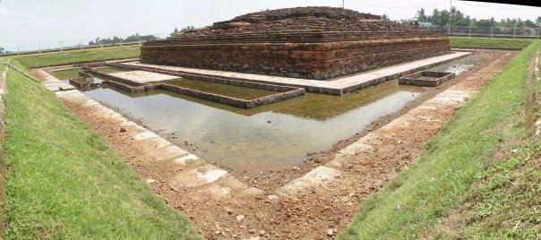 Gambar Prasasti Peninggalan Kerajaan Tarumanegara Jas Merah Candi