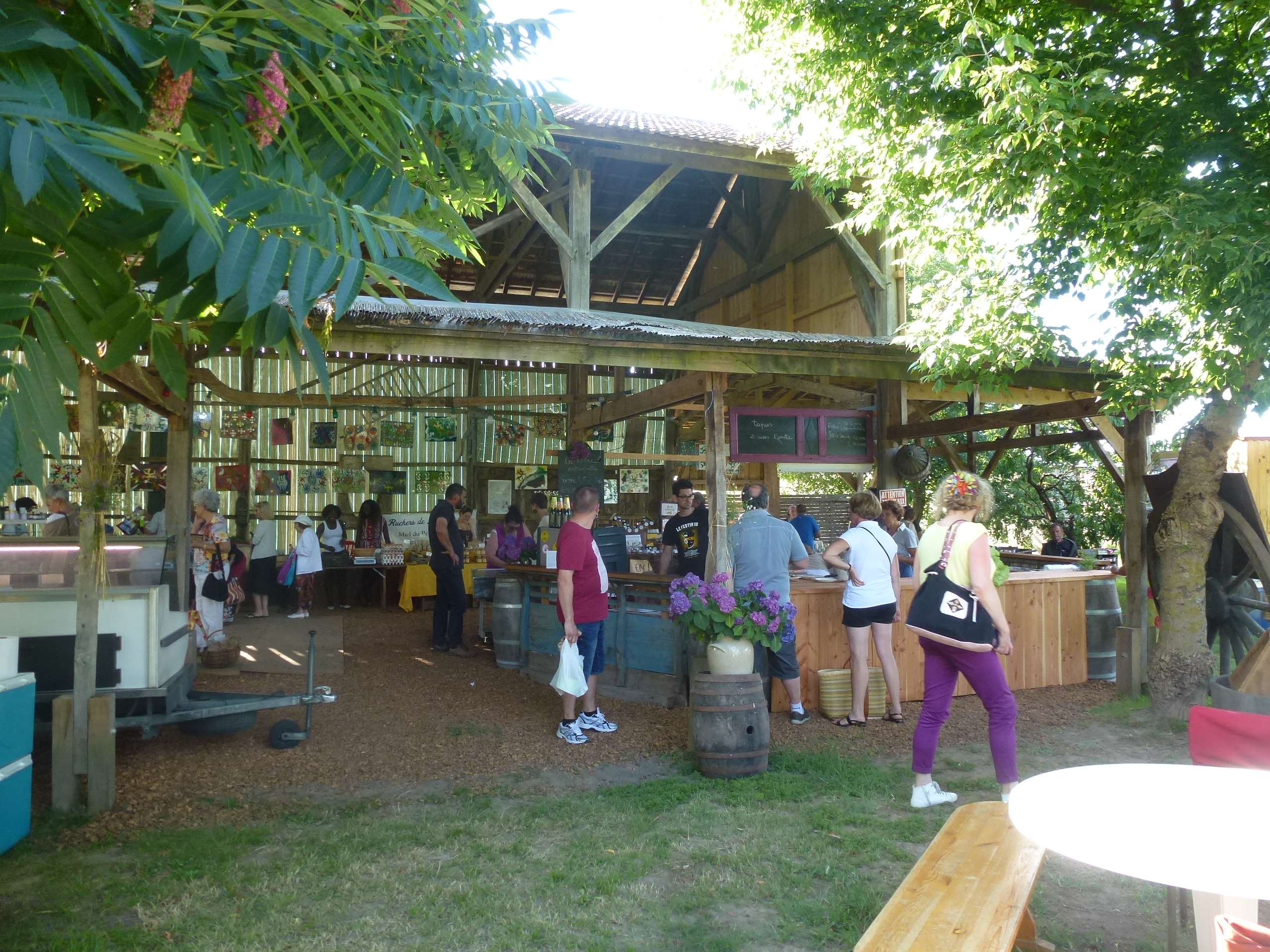 Association la ferme d'à côté Saint Antoine de Breuilh Le petit marché