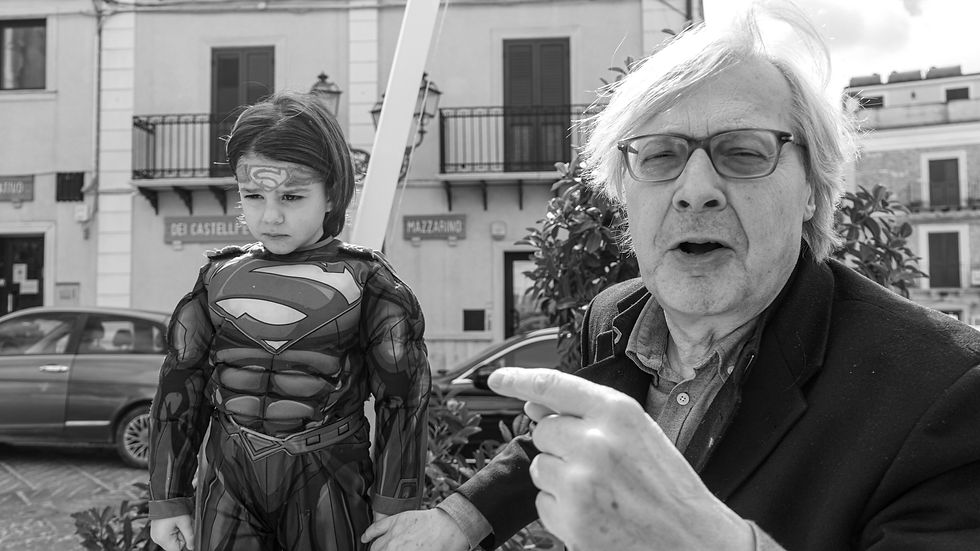Con un bambino per la festa di Carnevale, Mazzarino (CL), febbraio 2022