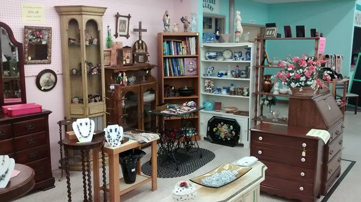Antiques & Uniques - One Of The Largest Antique Malls In Ohio! Let your curiosity run free when you explore our emporium of unique treasures, both new items and distinct antiques. Our store brings together over 100 ... - Antiques & Uniques - One Of The Largest Antique Malls In Ohio!