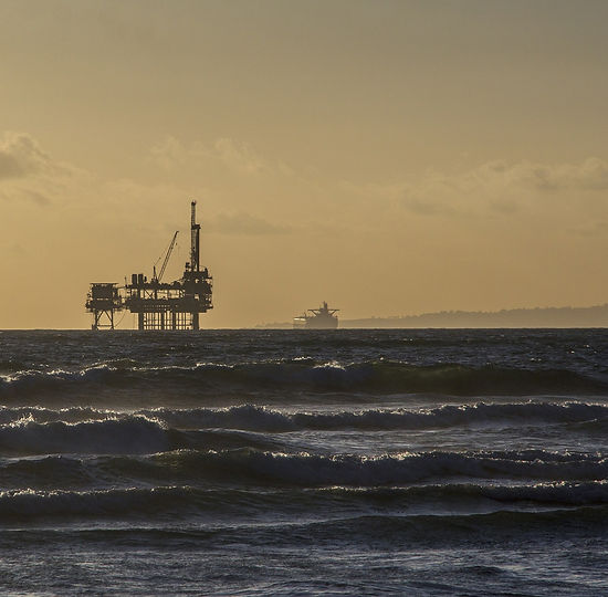 oil-platform-484859_1920.jpg