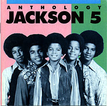 Agosto 1962: debuta como cantante junto a sus hermanos con The Jackson Five.