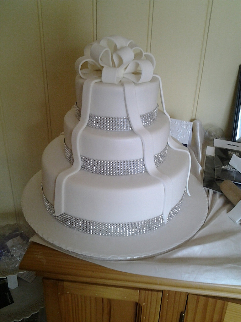 Affordable Wedding Cakes in Sydney by Karen Hill USD350