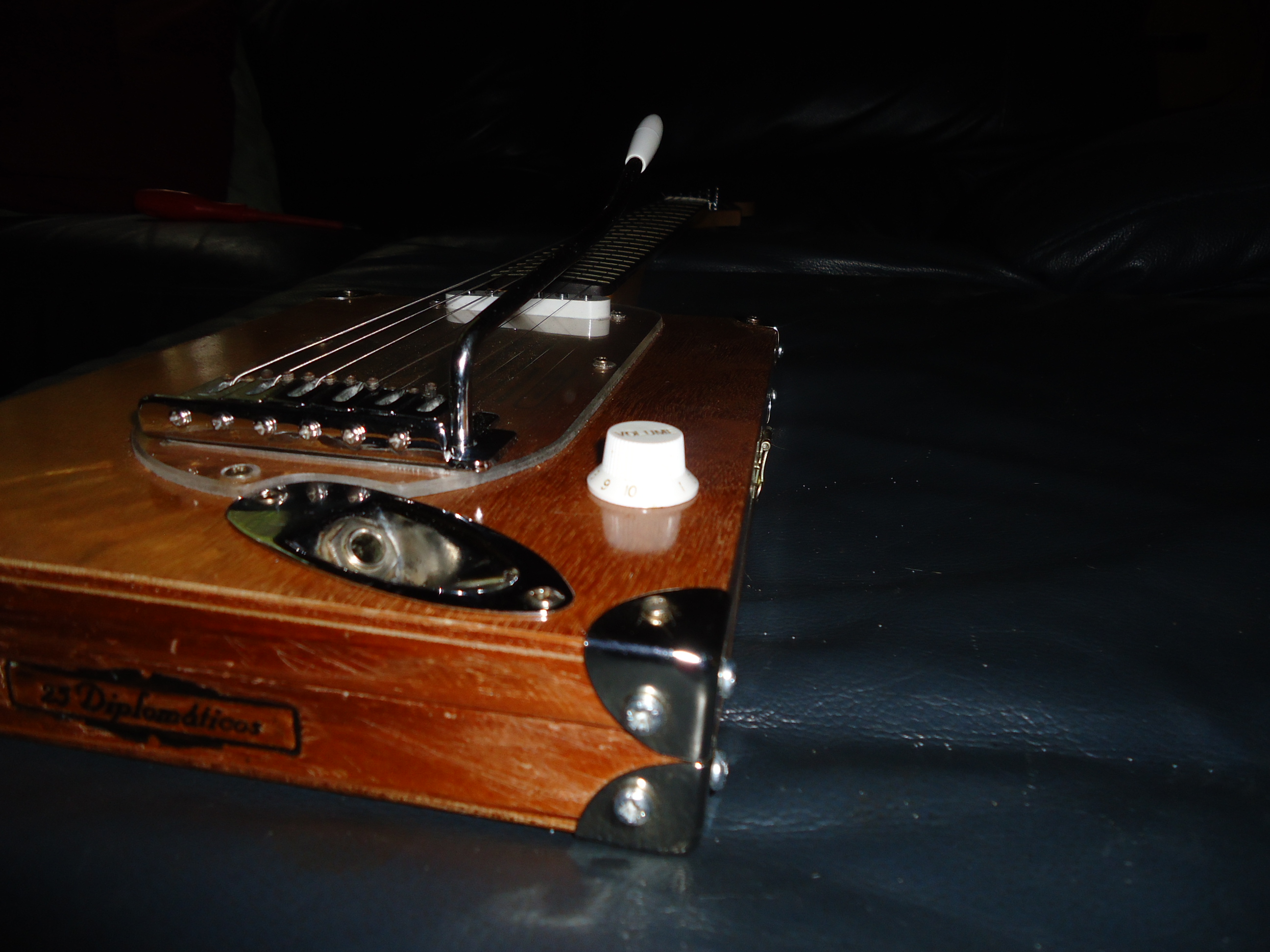 Cigar Box Guitar JLS