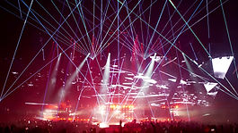 The BB3s are focused down on to the stage and out over the audience, creating a multi-level laser canopy overhead. Four Tripan scanning systems and six Beamburst fixtures were used exclusively in Pitbull’s set. We’re also using six Viper deLuxe smoke machines to ensure the lasers are seen at their best. All of the lasers and atmospheric effects are controlled using a High End Systems’ Hedgehog 4 and Pangolin Beyond.”
To create the canopy, ER Productions rigged fourteen BB3s onto a special truss featuring drop down brackets, which moved the lasers below the lighting fixtures when required during shows.
“We’re thrilled to be working with two of the world’s most prominent Latino artists on their massive joint tour! We were tasked with creating dramatic and passionate laser sequences that reflect the atmosphere on-stage and our team have knocked it out the park. I couldn’t be happier with how it looks”, he concludes.