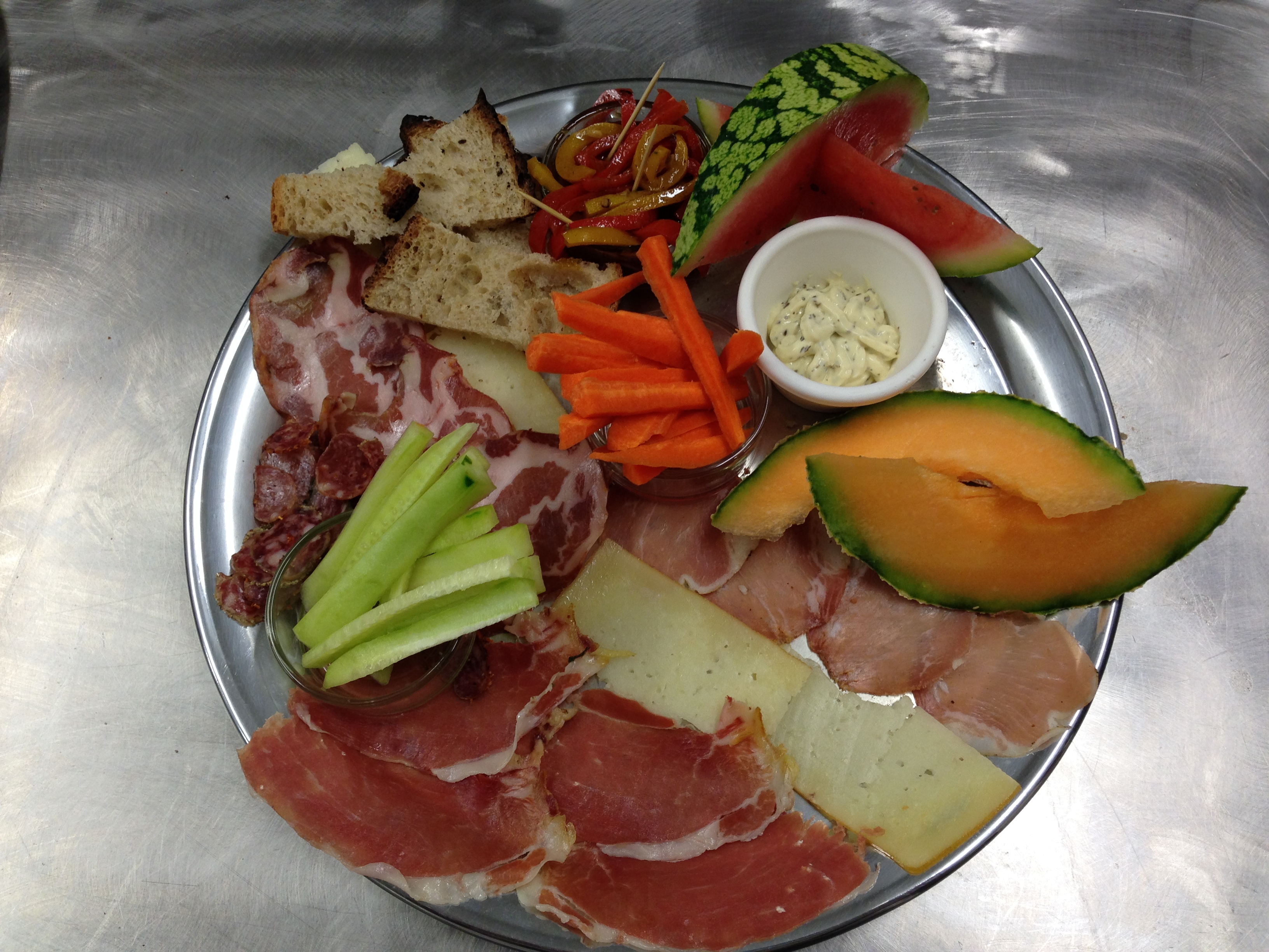 d37527_8e90bc5d9df54935886b06db1b148524.