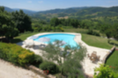 Vacanze Umbria - Parco Subasio - Piscina e Appartamenti Vacanza