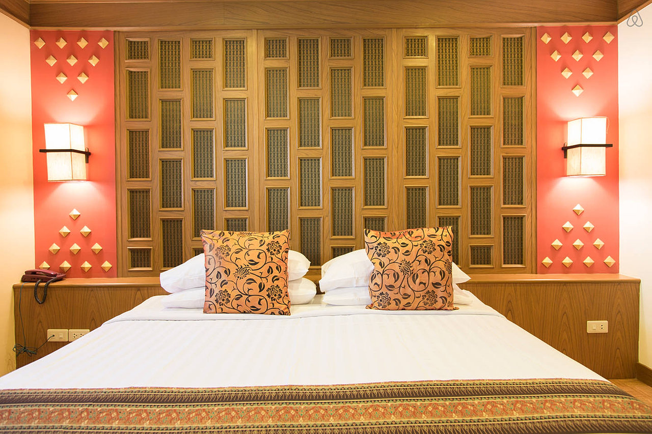 Budget hotel bangkok near BTS