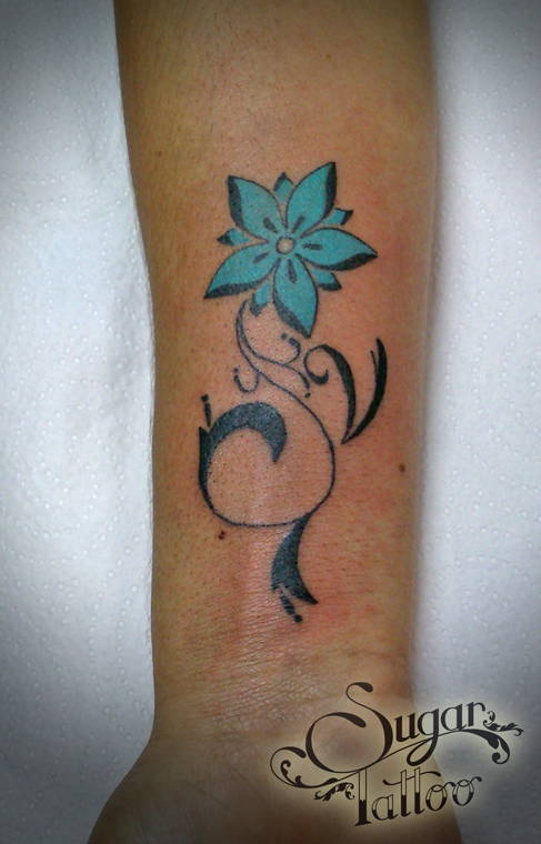 sugar tattoo flor e inicial v sugar tattoo flor e inicial v