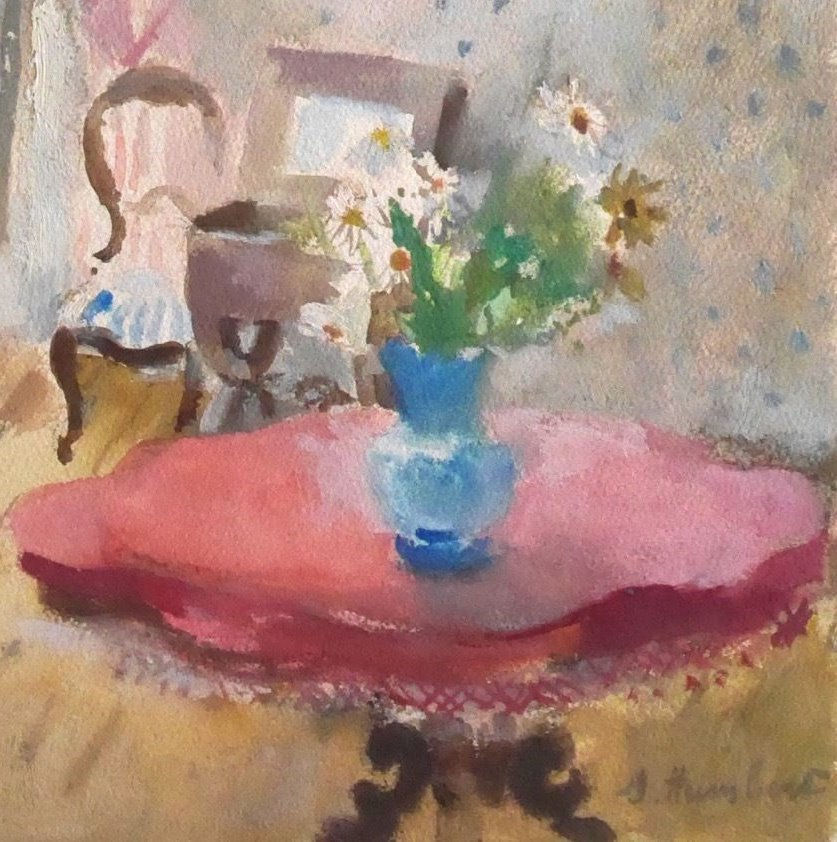 Fleurs dans un vase bleu