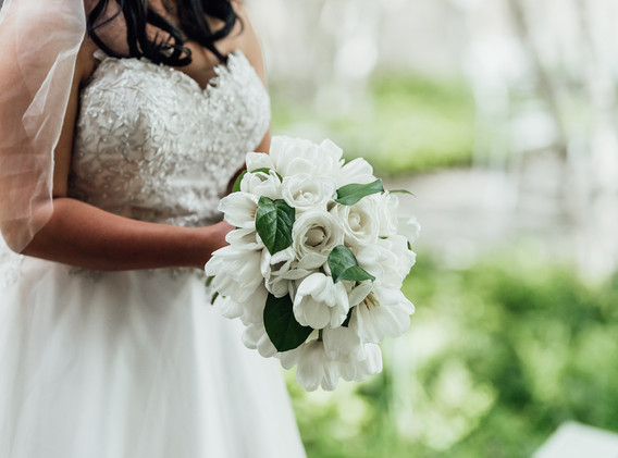 white tulip bouquet