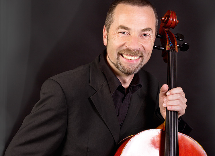 Andreas Poezlberger_Anzug schwarz.jpg