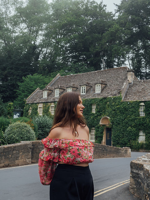 COTSWOLDS SHE TRAVELLED THE WORLD.jpeg