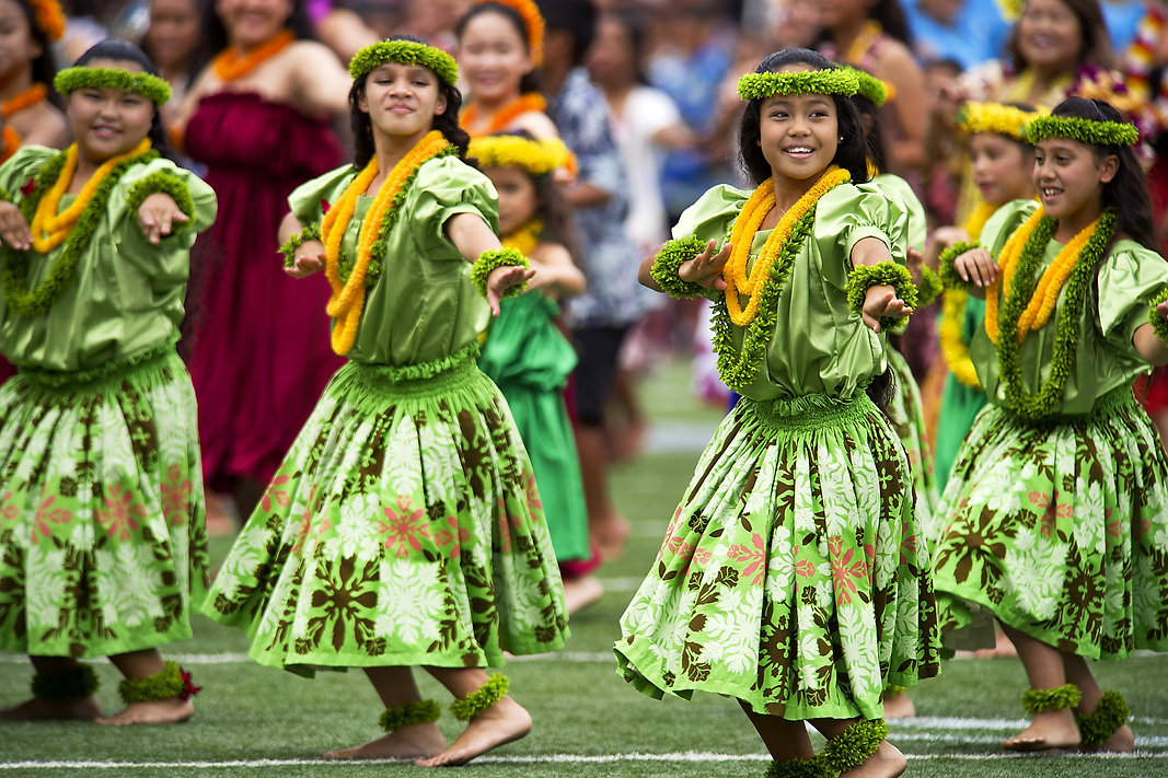 HULA DANCING IN HAWAII