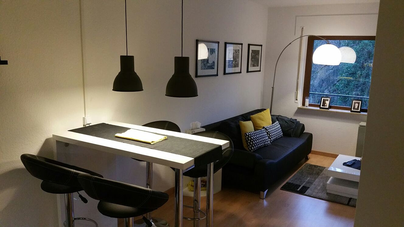 Kleines Wohn Esszimmer Einrichten Tuerkis Sofa Holz Esstisch Braune Stuehle Pin Wohnzimmer Ferienwohnung Strandmuschel In Tossen Ausstattung Gutlebenimmurgtal Wohnesszimmer Wohn Esszimmer Hausgestaltung Ideen Hausgestaltung Ideen