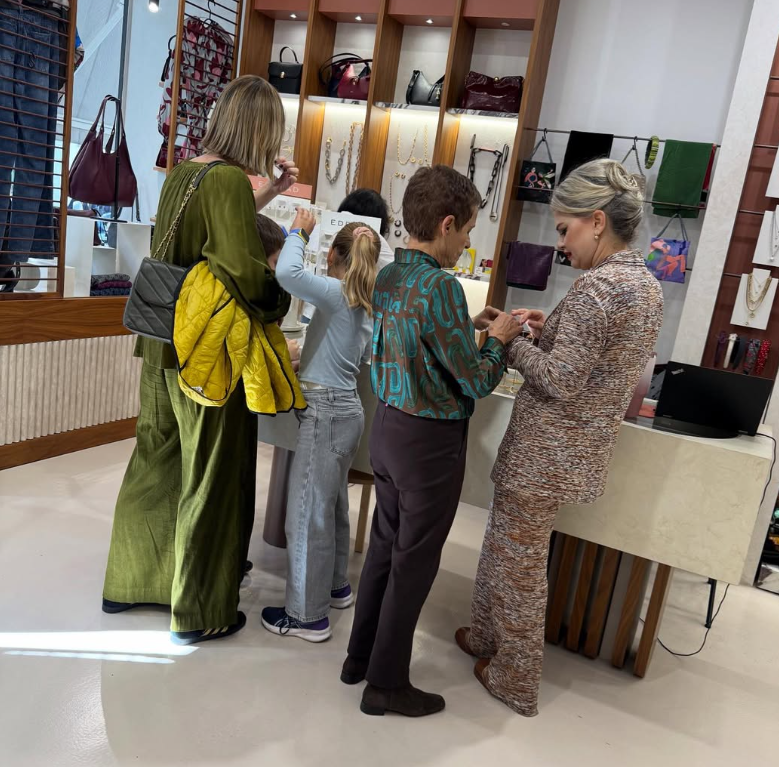 Why Superior Customer Service Elevates Your Fashion Brand