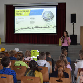 Elektrodrošības vēstneši viesojas Jēkabpils 2. vidusskolā