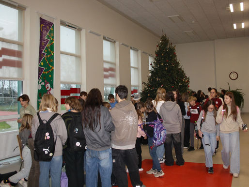 Rokdarbu tirdziņš skolā: radīt, dalīties, iedvesmot!