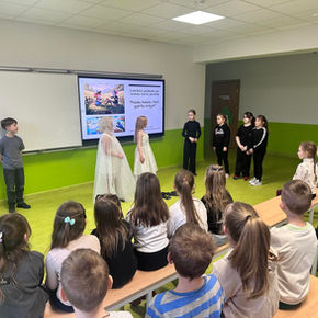 Pasaku kamolu tinot, gudrību krājot!